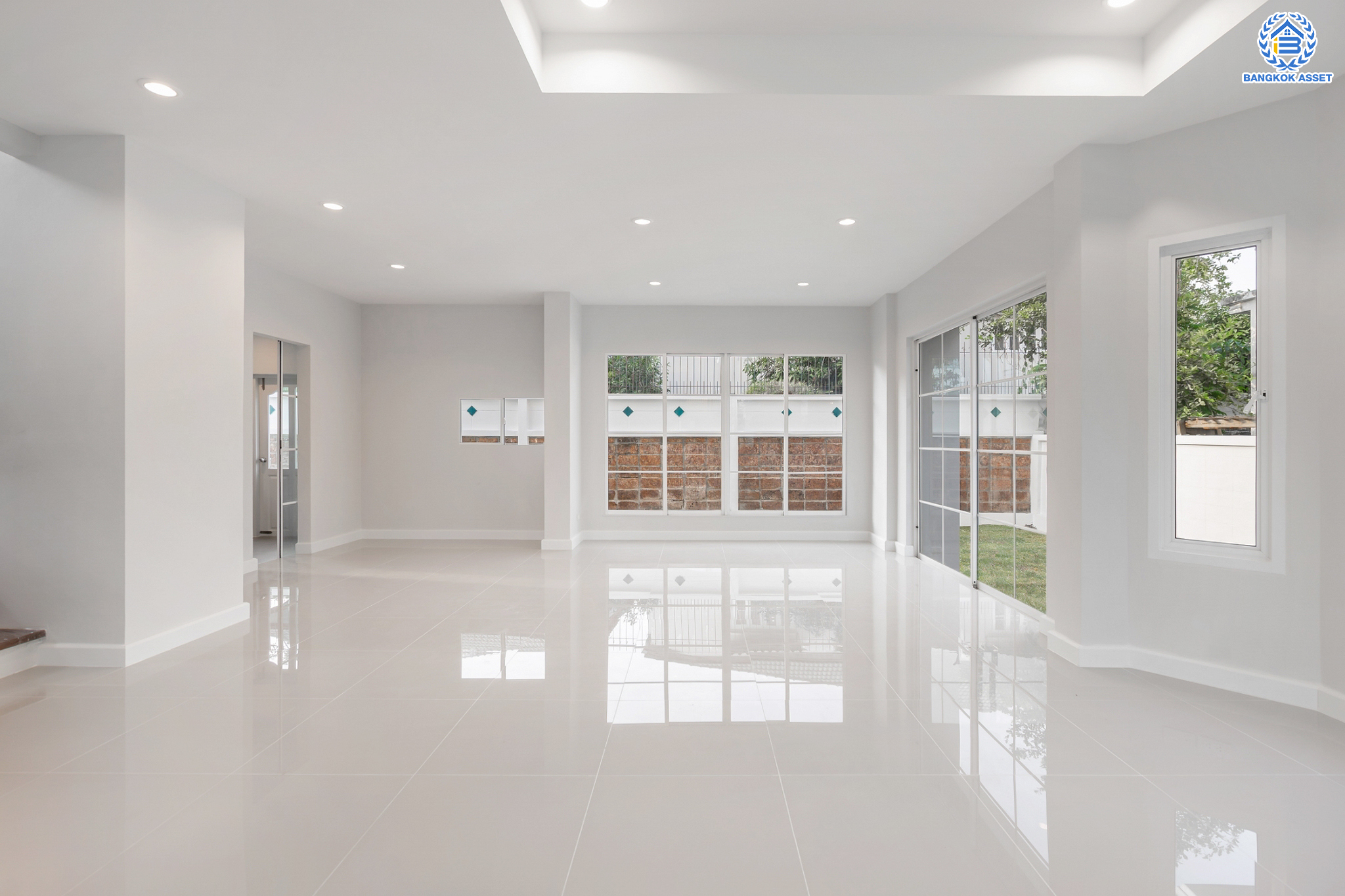 บ้านมือสองตกแต่งใหม่ ม.ชัยพฤกษ์ บางบัวทอง บ้านเดี่ยว แบรนด์ LH  เนื้อที่ 92.9 ตร.ว. ฟังก์ชัน 3 ห้องนอน 3 ห้องน้ำ จอดรถได้ถึง 4 คัน มีพื้นที่บริเวณบ้านกว้างขวางกว่า 232 ตร.ม. พร้อม Facilities ครบครัน บนทำเลเดินทางสะดวก ติดถนนบางกรวย-ไทรน้อย ใกล้เซ็นทรัลเวสต์เกต และรถไฟฟ้าสายสีม่วง "สถานีบางพลู"